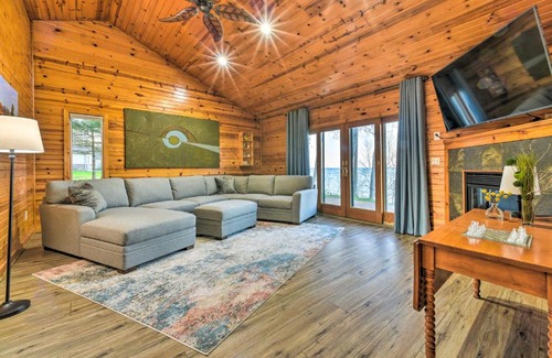 Applegate House | Lakefront Applegate Retreat with Private Beach!