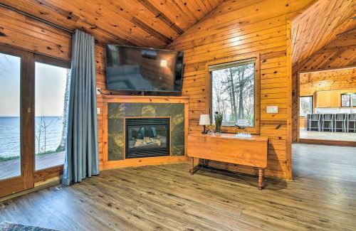 Applegate House | Lakefront Applegate Retreat with Private Beach!
