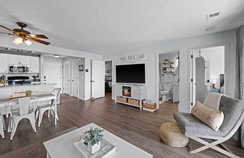 Kimberling City Condo | Lakefront, Balcony: Condo Near Silver Dollar City