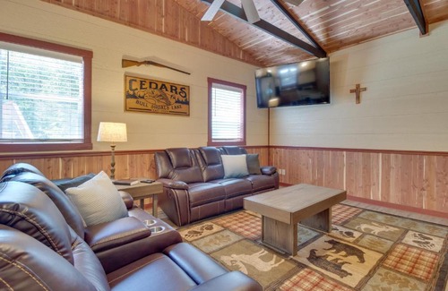 Oakland House | Lakefront Bull Shoals Cabin Rental Pets Welcome!