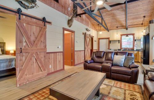 Oakland House | Lakefront Bull Shoals Cabin Rental Pets Welcome!
