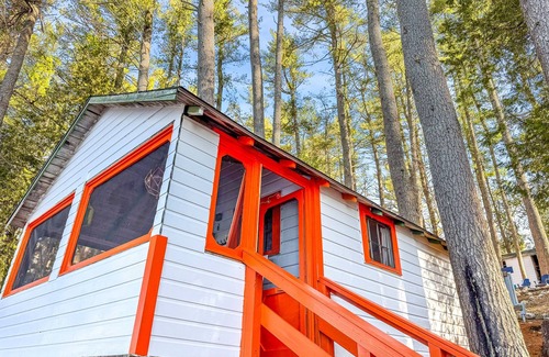 Orland Cabin | Lakefront Buoy Cabin Tiny Cabin @ Getogether Stays