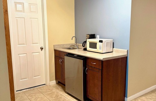 Livingston House | Lakefront Cabin Boat slip Wifi Fishing Firepit