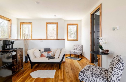 Flint Cabin | Lakefront Cabin Escape 3BR Pvt Dock & Hot Tub