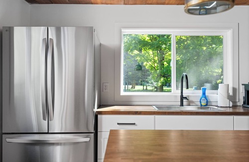 Central Lake Cabin | [Lakefront Cabin] w/sandy private beach, docks, kayaks, sunsets