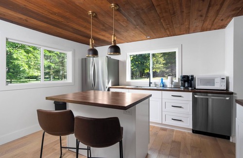 Central Lake Cabin | [Lakefront Cabin] w/sandy private beach, docks, kayaks, sunsets