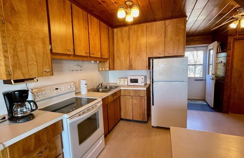 Stevensville House | Lakefront Chalet #35 w/Beach Access, Pools, Sport Courts, Fishing Pond & more!