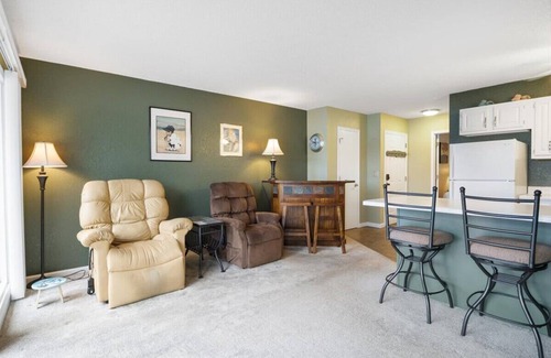 Osage Beach Apartment | Lakefront Condo Near Margaritaville