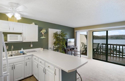 Osage Beach Apartment | Lakefront Condo Near Margaritaville