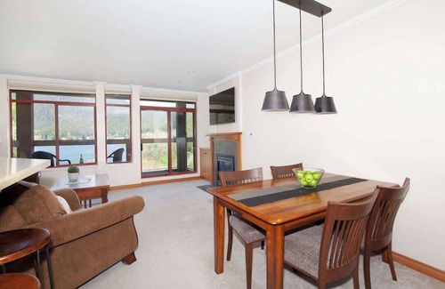 Nicklaus North Condo | Lakefront condo w/mountain views & fireplace