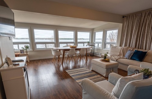 Dunsford Cottage | Lakefront Cottage With Hot Tub!!