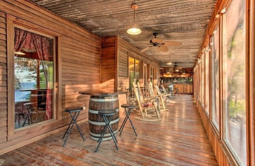 Florien House | Lakefront cypress cabin