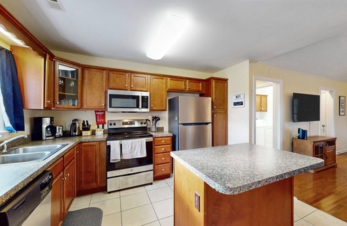 Boiling Spring Lakes House | Lakefront dog-friendly home near beach/Wilmington with private gazebo, W/D