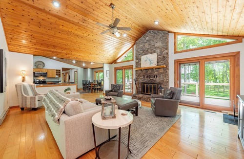 Turkey Neck House | Lakefront Dog Friendly Cottage w/Dock & Fire Pit