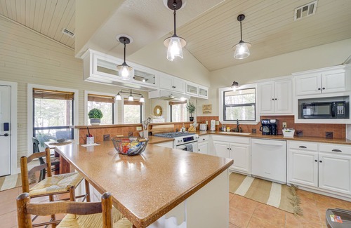 Longtown House | Lakefront Eufaula Vacation Rental w/Private Dock