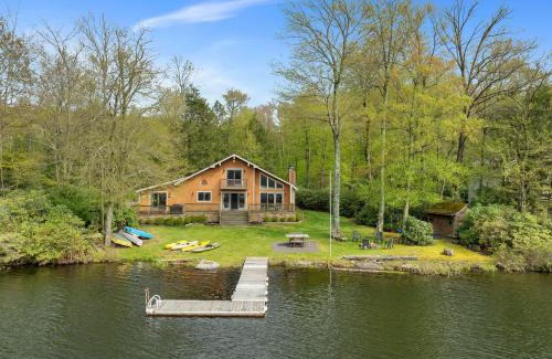 Lake Ariel Villa | Lakefront Family Home, Kayaks, Hot Tub, Fireplace