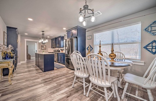 Fort Towson House | Lakefront Fort Towson Home: Private Dock & 3 Decks