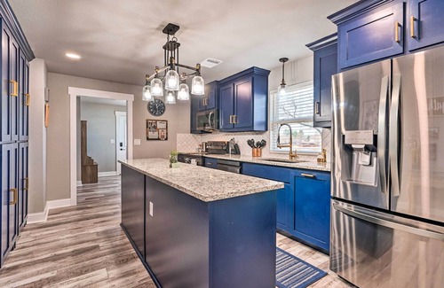 Fort Towson House | Lakefront Fort Towson Home: Private Dock & 3 Decks