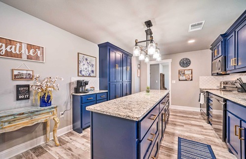 Fort Towson House | Lakefront Fort Towson Home: Private Dock & 3 Decks