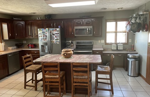 Abingdon Cabin | Lakefront Fun for All Seasons - Hot Tub, Firepit & Sleeps 21. Near Creeper Trail