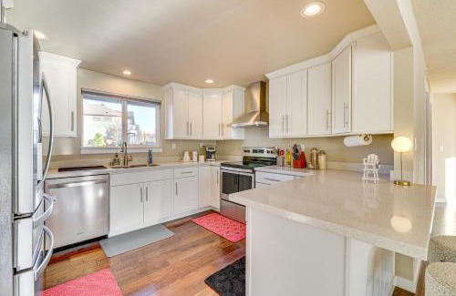 Silver Lake House | Lakefront Gem Balcony, Fire Pit and Yard in Everett