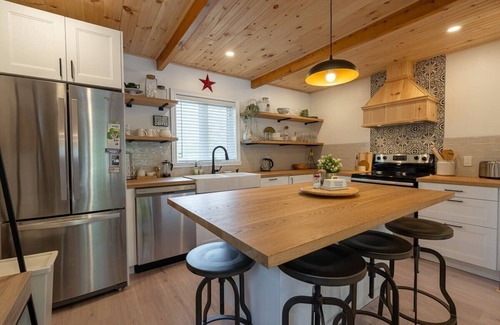 Amherst Ski Chalet | Lakefront Getaway with Spa and Kayaks