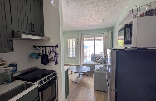 North Shore Condo | Lakefront Hideaway - Scenic Fall Stay with Complimentary Kayaks