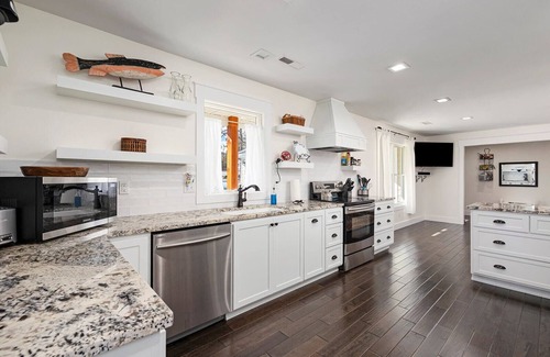 Branson West House | Lakefront Home-4BR 2B-Branson West. CLEAN-Excellent Value-Great Parking/Space.