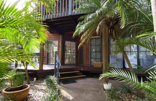 Smiths Lake House | Lakefront Home for Two - Romantic Couples Getaway