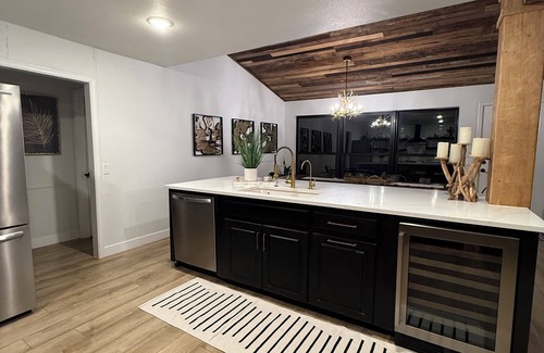 Sulphur House | Lakefront Home+Hot Tub with all of the ingredients for a perfect family getaway!