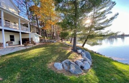 Gladwin House | Lakefront home w/connecting bunkhouse - sleeps 20+