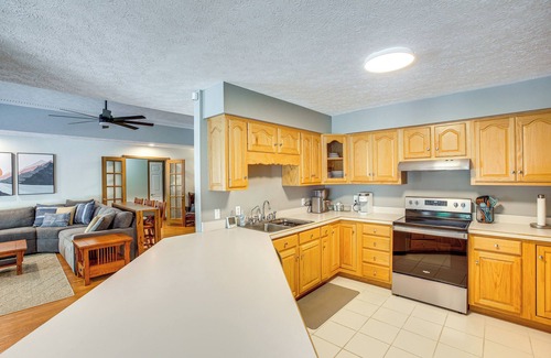 Cub Run House | Lakefront Home w/Deck, Near Mammoth Cave Park!