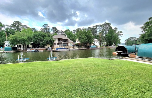 Walden on Lake Conroe House | Lakefront Home w/Pool on Lake Conroe