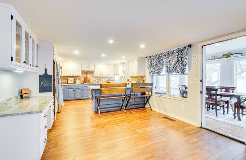 Grove House | Lakefront Home w/Private Dock in Grove