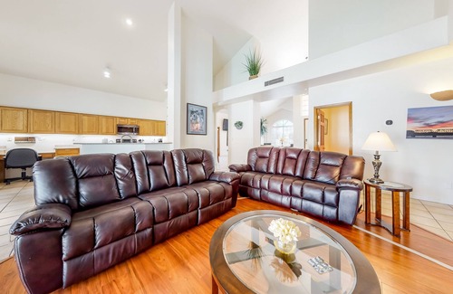 Garden Lakes House | Lakefront home with private pool, kayak, cornhole, & pool table