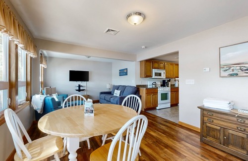 The Bays Cottage | Lakefront home with private beach, access to dock/fishing/kayaks/boat slip