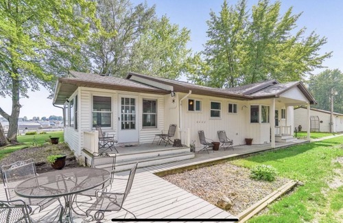 Shelbyville House | Lakefront home with 3 bedrooms, 2 baths, great for groups up to 10