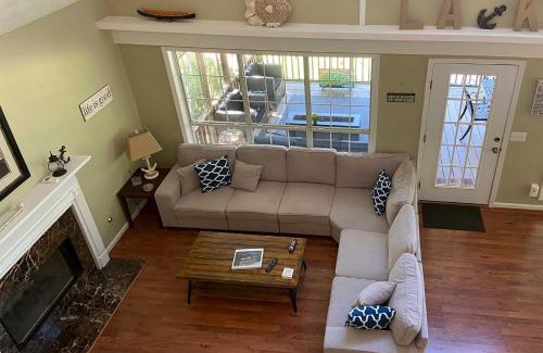 Lake Oconee House | Lakefront House with Private Dock and Fire Pit!