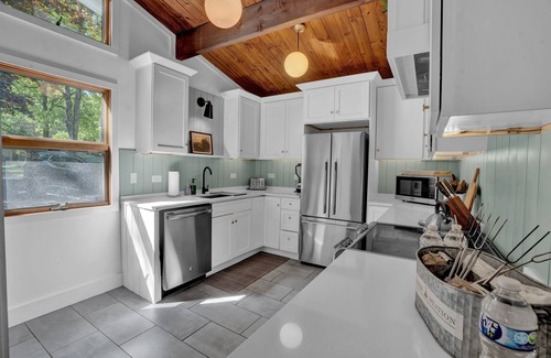 Pocono Mountain Lake House | Lakefront, Indoor Pool, Pvt Hot Tub, Kayaks, Games Ping Pong, Foosball