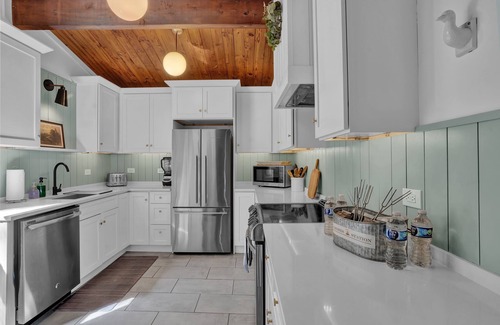 Pocono Mountain Lake House | Lakefront, Indoor Pool, Pvt Hot Tub, Kayaks, Games Ping Pong, Foosball