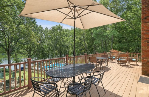 Pocono Mountain Lake House | Lakefront, Indoor Pool, Pvt Hot Tub, Kayaks, Games Ping Pong, Foosball