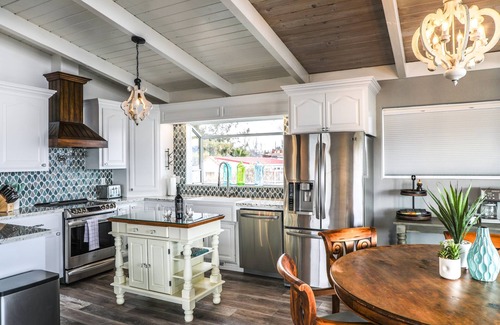 Lakeport House | Lakefront | King Bed | Private dock | Stunning Views