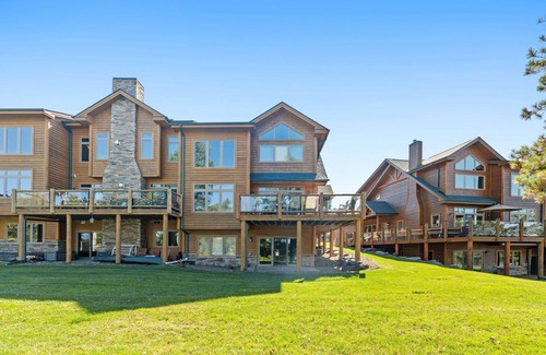 McGregor House | Lakefront Lodge - spacious-luxurious