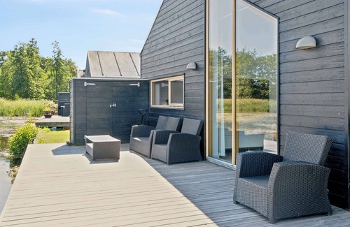 Stubbekobing House | Lakefront luxury holiday retreat with cozy loft