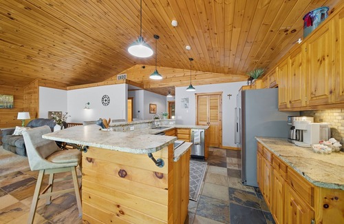 Jay House | Lakefront Luxury Log Cabin on Grand Lake O’ the Cherokees