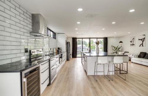 Martha Lake House | Lakefront Lynnwood Home with Balconies and Shared Dock