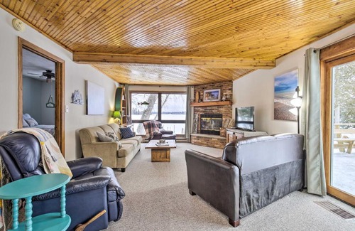 Mercer House | Lakefront Mercer Home Private Dock and Kayaks!