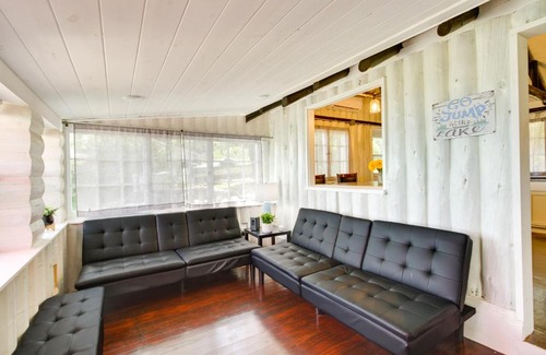 Motley House | Lakefront Motley Cabin with Private Deck and Dock!