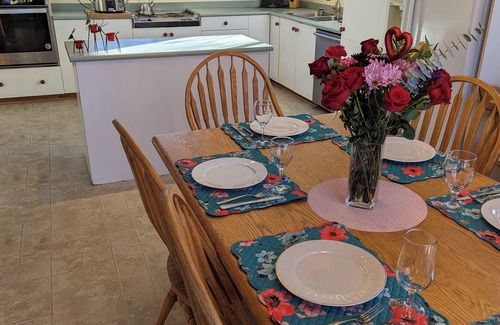 Washago Cottage | Lakefront Muskoka Chalet for Families: Volleyball, Gourmet Kitchen, Hot Tub