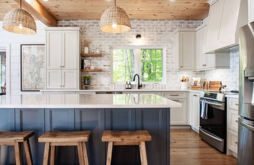 Georgian Bay Apartment | Lakefront Muskoka Cottage w/hot tub